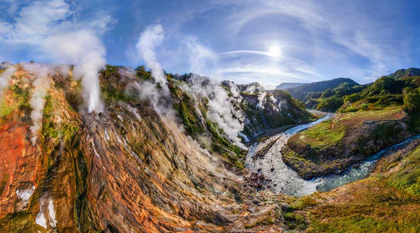 دره آب‌فشان‌ها (Valley of Geysers)