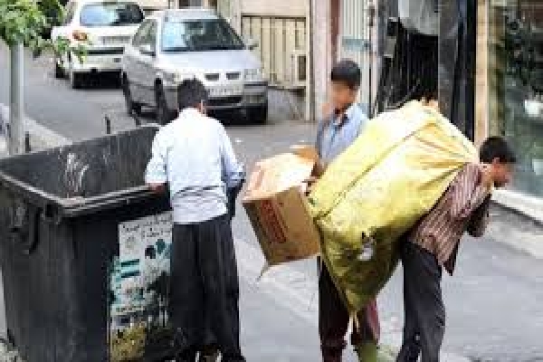 بانک جهانی گزارشی درباره آمار خط فقر در ایران را در سکوت خبری منتشر کرده که از وضعیت فقر در ایران خبر می‌دهد.به گزارش کیان آنلاین؛ طبق گزارش بانک جهانی، تقریباً ۱۰ میلیون ایرانی در فقر فرو رفته‌اند.