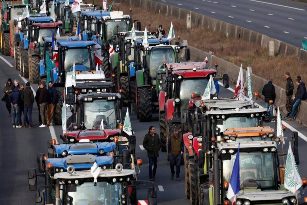 اعتراض‌های کشاورزان در فرانسه به حالت تعلیق درآمده است