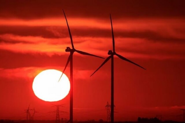 تولید نیروی بادی در اروپا برای نخستین بار در سال میلادی گذشته، از نیروگاه‌های گازسوز جلو زد و انتشار کربن این منطقه را کاهش داد.